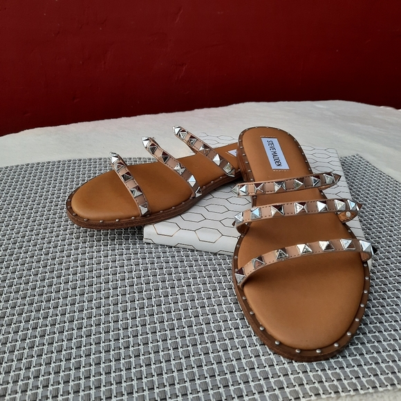 Steve Madden Lodell Rock Stud Flat Sandals Taupe Silver 8 NEW Blogger Fave - Picture 13 of 14